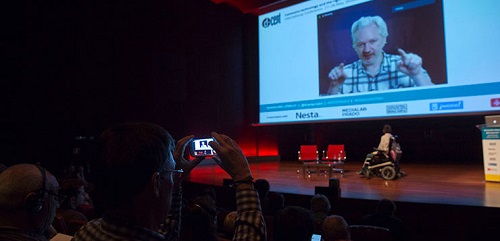 La triste et dérangeante vérité sur Julian Assange et pourquoi vous devriez vous sentir concernés (New Matilda)