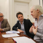 julian-assange-embassy-3.jpg
