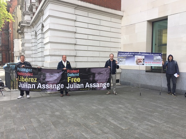assange_chouard_signal-2019-05-02-083144.jpg