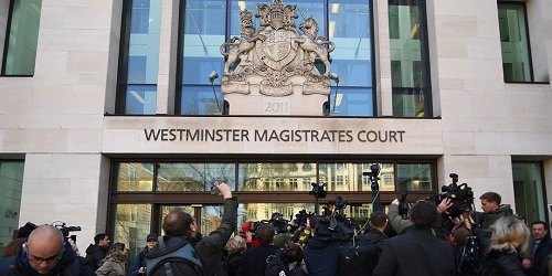 La juge de Julian Assange et les liens de son mari avec l’armée britannique révélés par WikiLeaks (Daily Maverick)