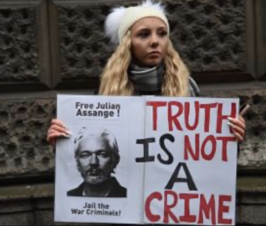 Tuer Assange à petit feu.